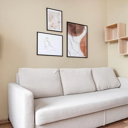 Poznanska Comfy By Bookinghost