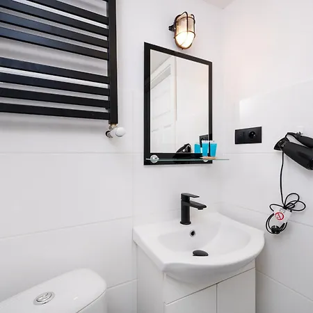 Poznanska Comfy By Bookinghost