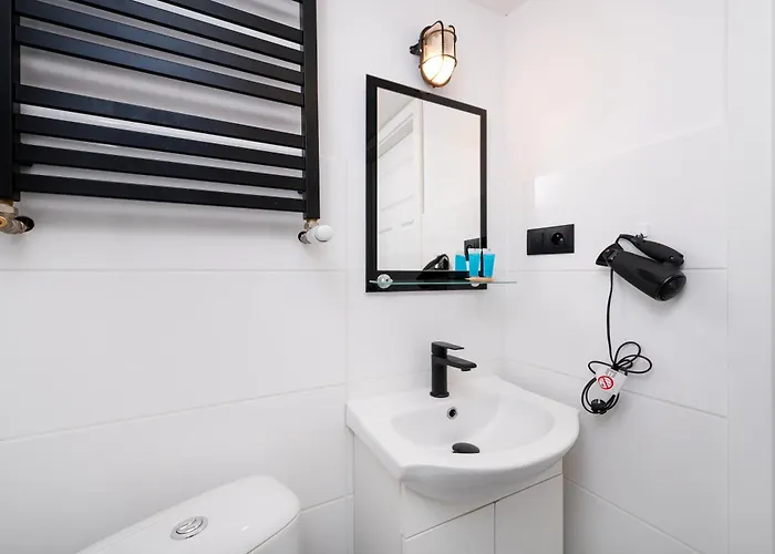 Poznanska Comfy By Bookinghost